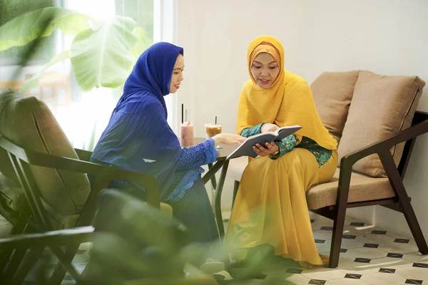 Pretty Young Vietnamese Women Hijabs Discussing Interesting Book Resting Cafe — Stock Photo, Image