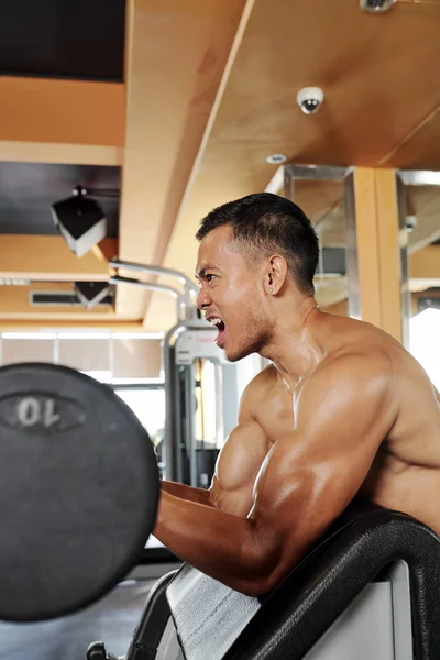 Asiático Sem Camisa Atleta Muscular Fazendo Levantamento Peso Com Barra — Fotografia de Stock