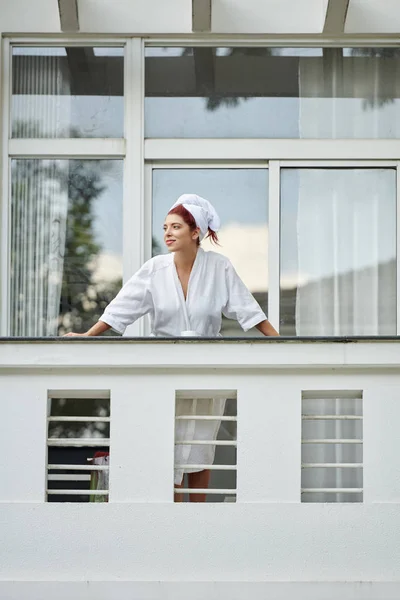 Beautiful Young Woman Enjoying Beautiful View Balcony Her Hotel Room — Stock Photo, Image
