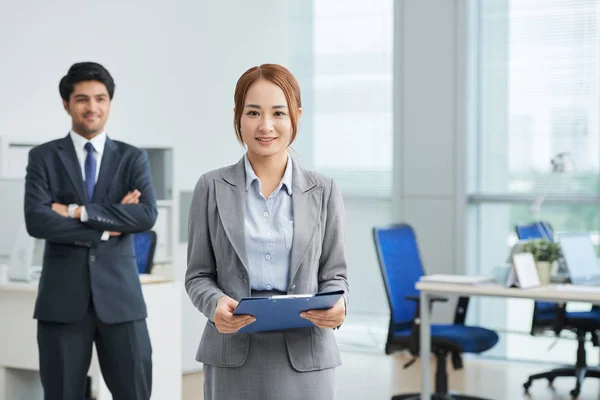 Portrait Asian Young Female Leader Standing Clipboard Looking Camera Businessman — Stock Photo, Image