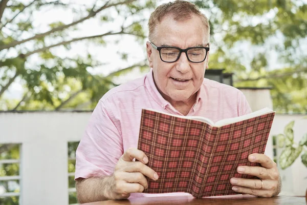 Smiling Old Man Glasses Resting Outdoors Reading Interesting Book — Stock Photo, Image