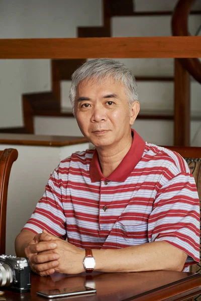 Portrait Asian Senior Man Sitting Table Photo Camera Mobile Phone — Stock Photo, Image