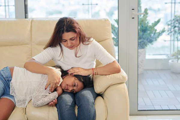 Cute Girl Lying Her Mother Knees Her Mother Embracing Her — Stock Photo, Image