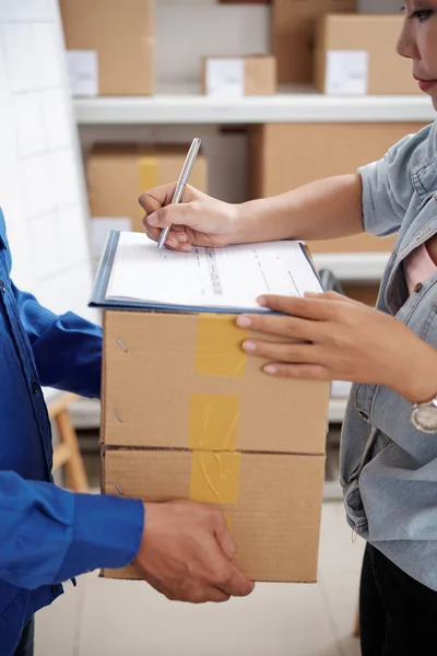 Delivery Service Manager Signing Document Taking Parcels Courier — Stock Photo, Image
