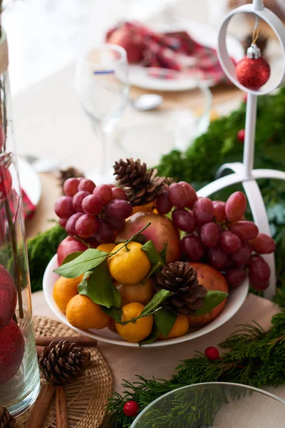 Tigela Deliciosas Frutas Frescas Mesa Jantar Ano Novo — Fotografia de Stock