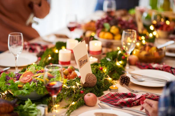 Menú Para Cena Mesa Navidad Decorada — Foto de Stock