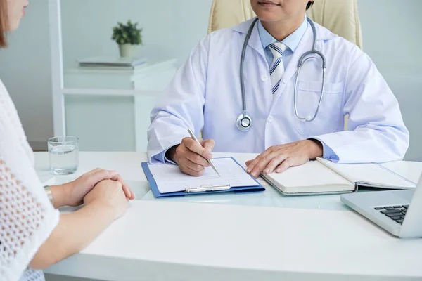 Cropped Image Doctor Filling Medical Paper His Female Client — Stock Photo, Image