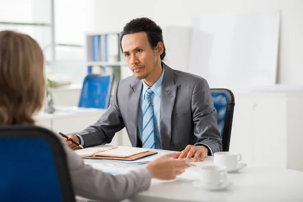 Senior Vietnamese Businessman Discussing Problems Employee — Stock Photo, Image