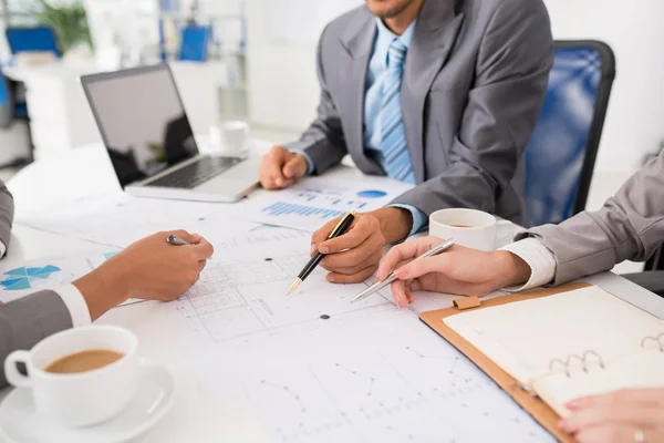 Cropped Image Entrepreneurs Pointing Construction Plan Discussing Work — Stock Photo, Image