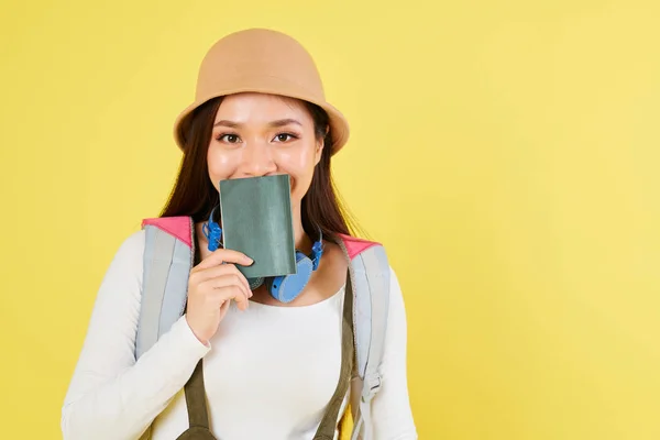 Retrato Feliz Joven Vietnamita Emocionada Panama Sombrero Que Cubre Boca — Foto de Stock