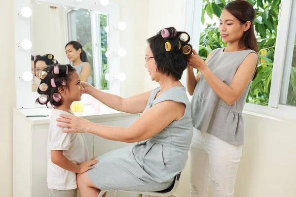 Asian Family Three Curling Curlers Each Other Front Mirror Home — Stock Photo, Image