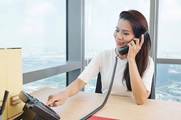 Portrait Smiling Young Businesswoman Answering Phone Call Working Her Corner — Stock Photo, Image