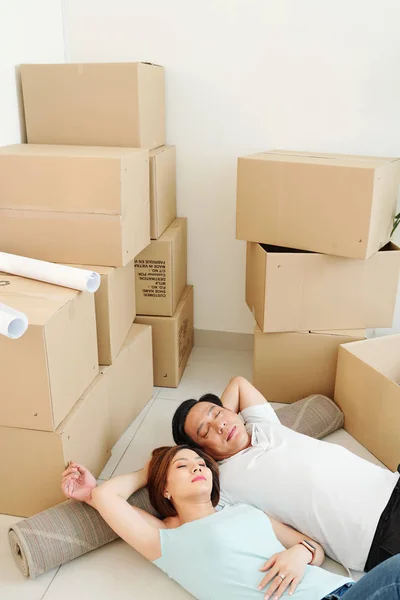 Asian Couple Tired Packing Sleeping Floor Living Room Boxes — Stock Photo, Image