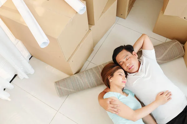 Asian Couple Tired Packing Sleeping Floor Living Room Boxes — Stock Photo, Image