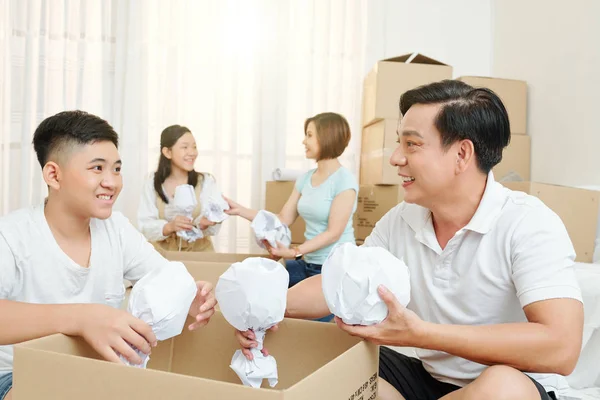 Vietnamese Father Son Unwrapping Fragile Tableware Cardboard Boxes — Stock Photo, Image