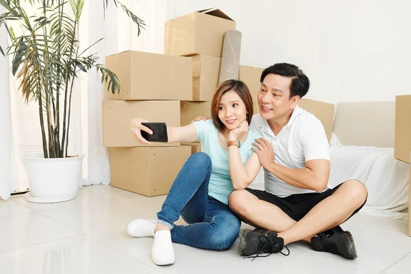 Cheerful Vietnamese Couple Taking Photo Smartphone Moving New Apartment House — Stock Photo, Image