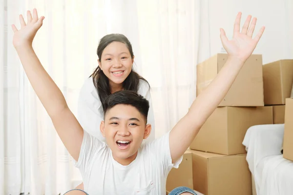 Happy Asian Boy Shouting Raising Arms His Sister Pushing Cardboard — Stock Photo, Image