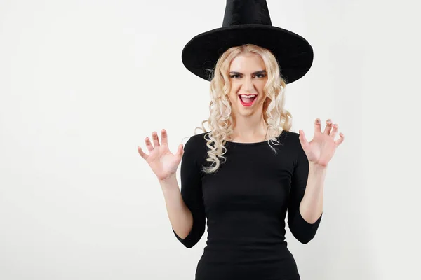 Pretty Young Witch Growling Animal Making Cat Claws Gesture Isolated — Stock Photo, Image