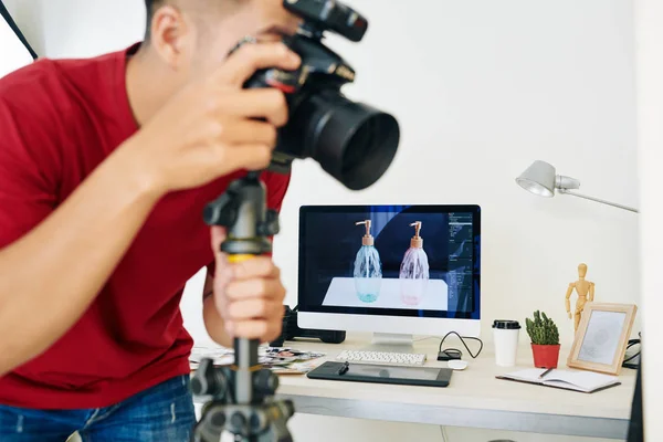 Ordenador Con Foto Dispensadores Vidrio Pequeño Estudio Diseño Donde Fotógrafo —  Fotos de Stock