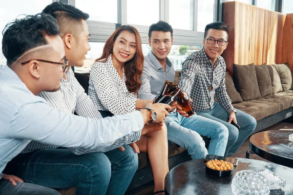 Group Business People Sitting Sofa Toasting Bottles Beer Celebrating Successful — Stock Photo, Image