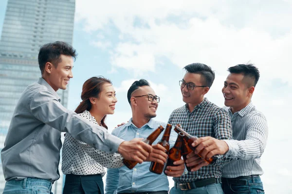 Young Business Partners Toasting Beer Celebrating Successful Contract Together While — Stock Photo, Image