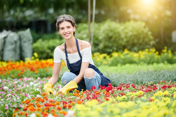 Cheerful Pretty Woman Wearing Protective Clothes Gloves Working Plans Flowers — Stock Photo, Image