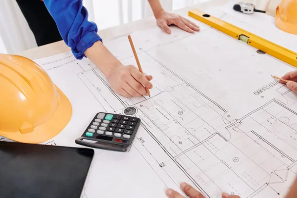 Hands Contractor Blue Overall Leaning Table Examining Building Blueprint Plan — Stockfoto