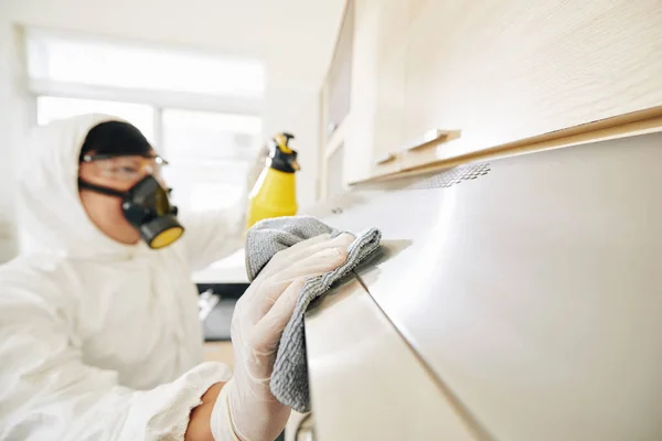 Trabajador Servicio Traje Materiales Peligrosos Muebles Limpieza Máscara Protectora Con — Foto de Stock