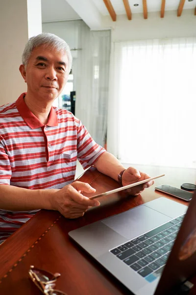 Portrait Happy Mature Chinese Man Sitting Desk Home Digital Tablet — Stock Photo, Image