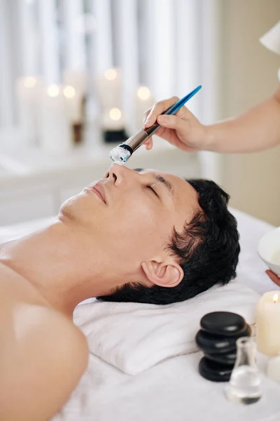 Beautician Applying White Brightening Detoxifying Clay Mask Face Mixed Race — Stock Photo, Image