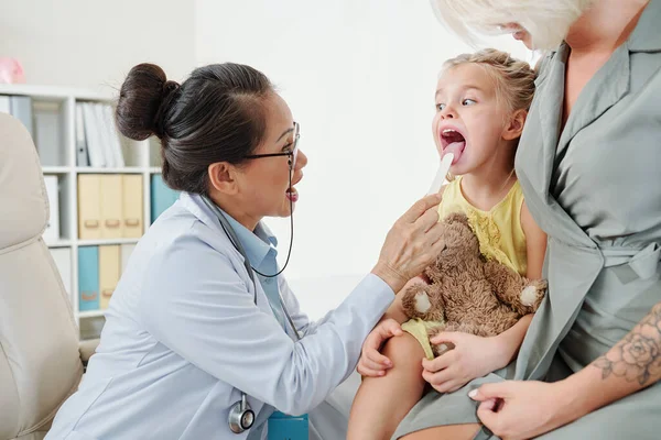 Doctor Asking Little Girl Open Mouth Wide Using Spatula Checking — ストック写真