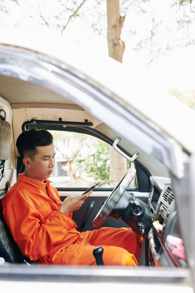 Joven Asiático Hombre Trabajando Casa Moviendo Servicio Empresa Sentado Relajado — Foto de Stock