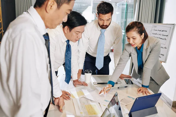 Positive Female Entrepreneur Showing Charts Diagrams Colleagues Discussing Strategy Development — Stock Photo, Image