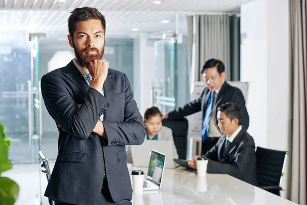 Portrait Bearded Handsome Young Entrepreneur Standing Table Meeting Room Looking — Stock Photo, Image