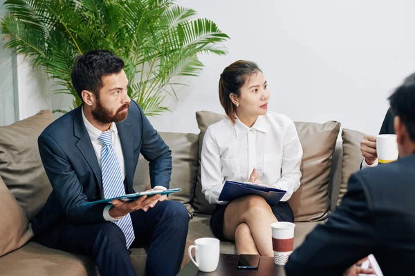 Young Entrepreneurs Attending Meeting Business Partners Discussing Ways Collaboration — Stock Photo, Image