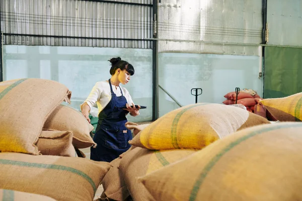 Serious Female Roastery Worker Digital Tablet Hands Walking Long Sacks — Φωτογραφία Αρχείου