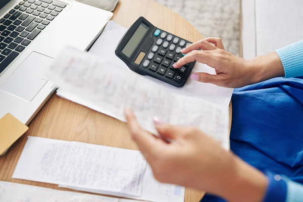 Hands Housewife Doing Home Accounting Calculating Expenses Incomes — Stock Photo, Image