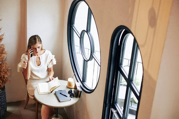 Pretty Young Blond Woman Sitting Cafe Table Checking Her Planner — Stock Photo, Image