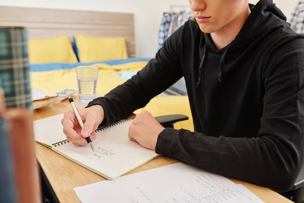 Beskuren Bild Tonårsstudent Rita Flödesschema Copybook När Arbetar Med Projekt — Stockfoto