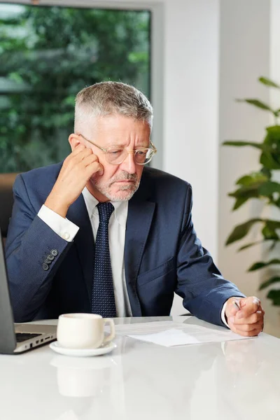 Serious Frowning Entrepreneur Drinking Morning Coffee Reading Business Document — Stock Photo, Image