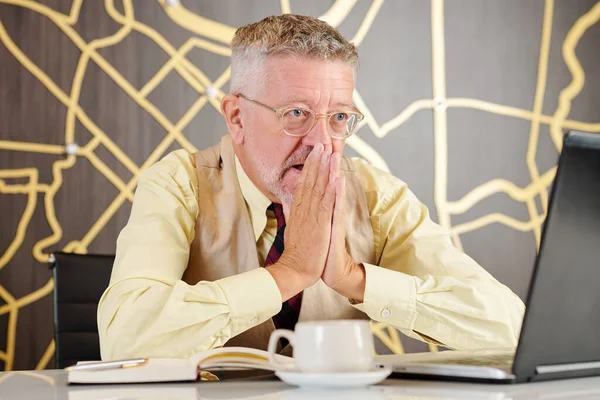 Desperate Senior Businessman Covering Mouth Hands Reading Shocking News Financial — Stock Photo, Image