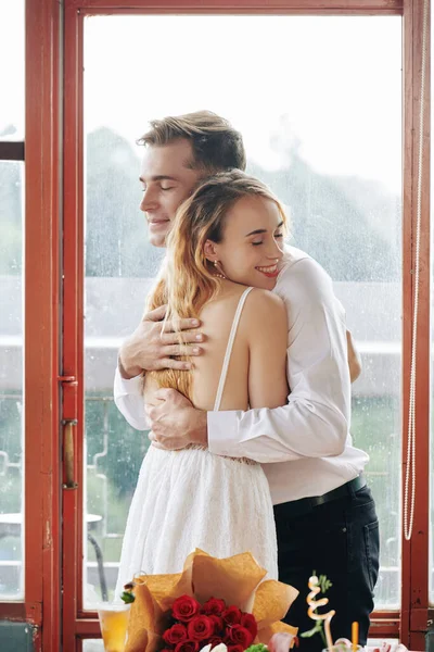 Beautiful Young Couple Love Hugging Celebrating Anniversary Cafe — Stock Photo, Image