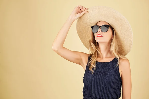 Portrait Stylish Fashionable Young Woman Straw Hat Sunglasses Looking — Stock Photo, Image