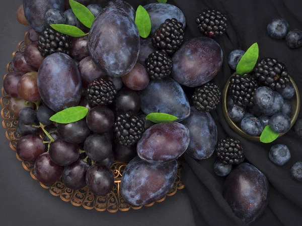 Frutta Fresca Blu Nella Disposizione Antica — Foto Stock