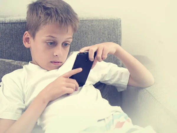 Pojkar Bröder Spelar Videospel Sina Enheter — Stockfoto