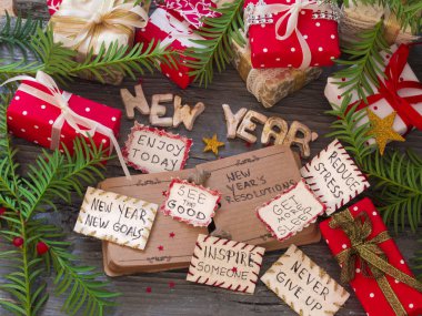 Yeni yıl çözünürlük kavramı, dekorasyonu ile masada