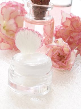 Güzellik ürünü, bahar çiçekleri kavram olarak taze