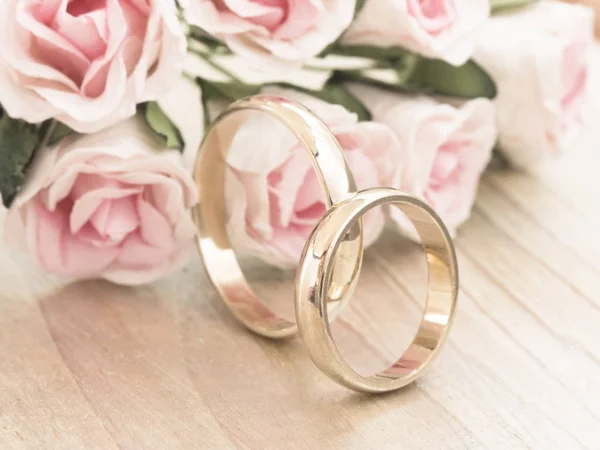 Gold Wedding Rings Elegant Arrangement Love Concept — Stock Photo, Image