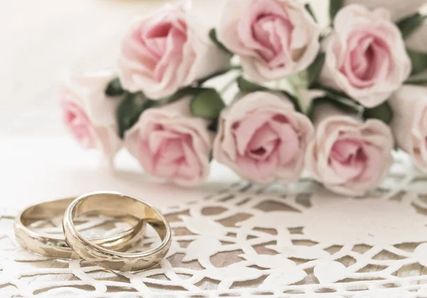 Gouden Trouwringen Elegante Regeling Liefde Concept — Stockfoto