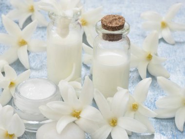 Doğal kozmetik, bahar çiçekleri kavram olarak taze